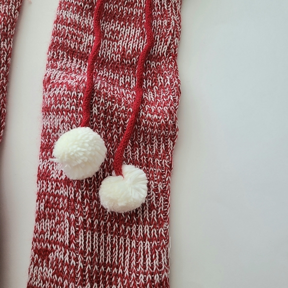Old Navy Red And White Knit Slipper Socks - Picture 3 of 7